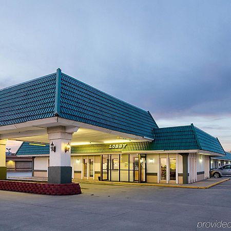 Econo Lodge Mcpherson Εξωτερικό φωτογραφία