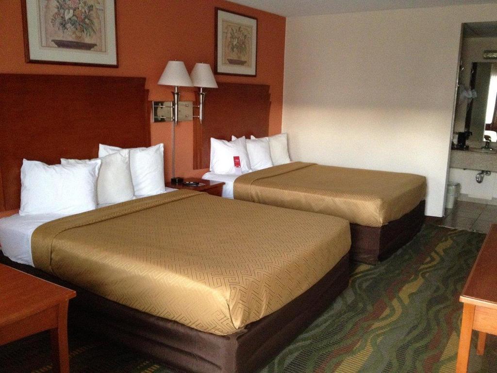 Econo Lodge Mcpherson Εξωτερικό φωτογραφία