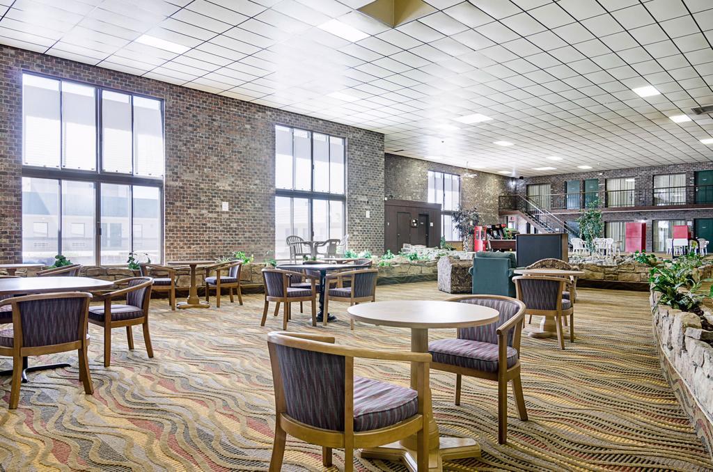 Econo Lodge Mcpherson Εξωτερικό φωτογραφία