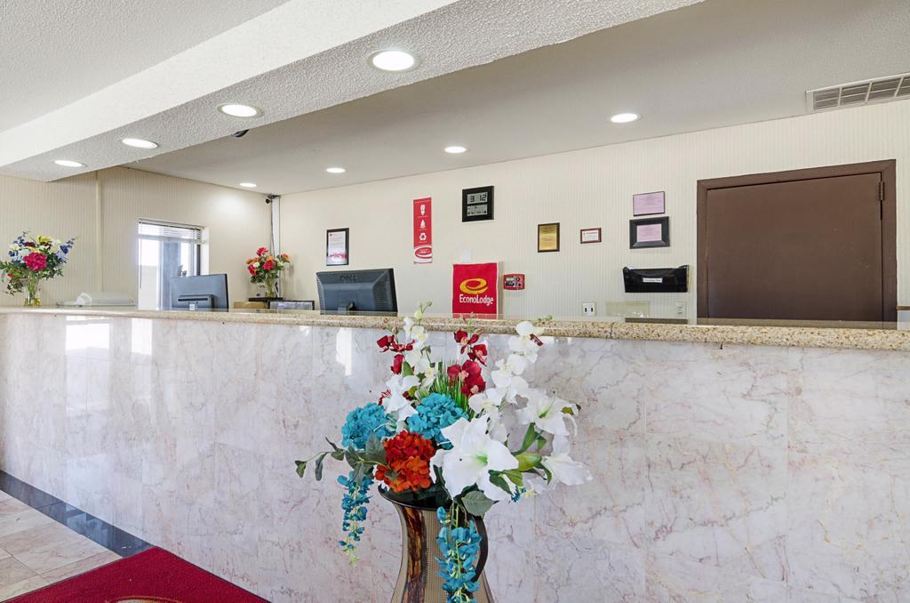 Econo Lodge Mcpherson Εξωτερικό φωτογραφία