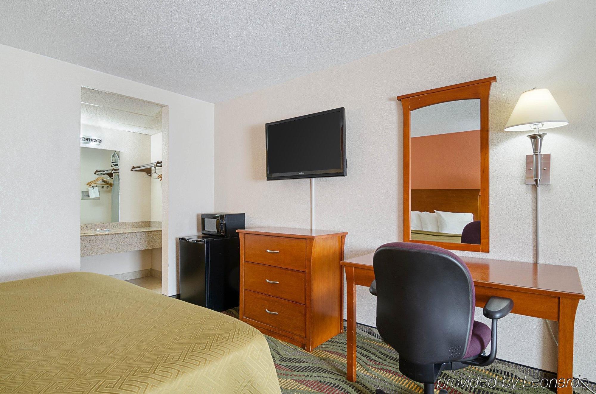 Econo Lodge Mcpherson Εξωτερικό φωτογραφία