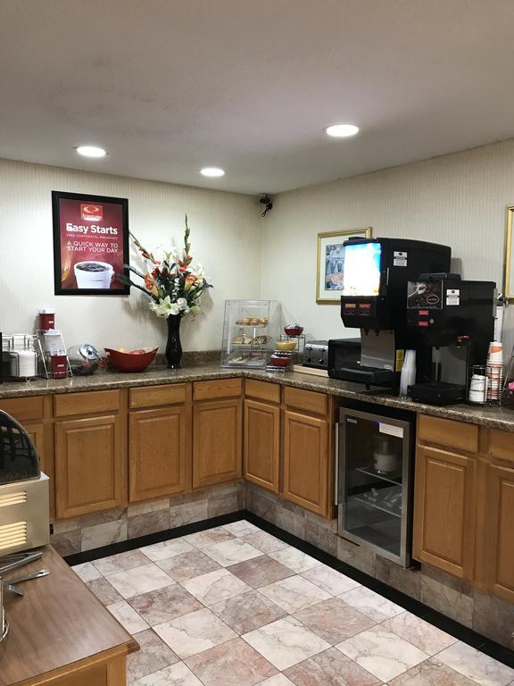 Econo Lodge Mcpherson Εξωτερικό φωτογραφία