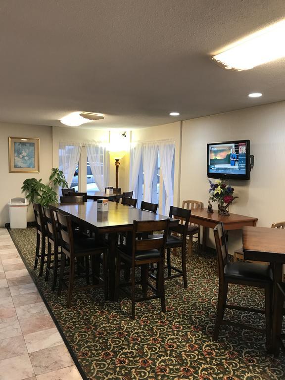 Econo Lodge Mcpherson Εξωτερικό φωτογραφία