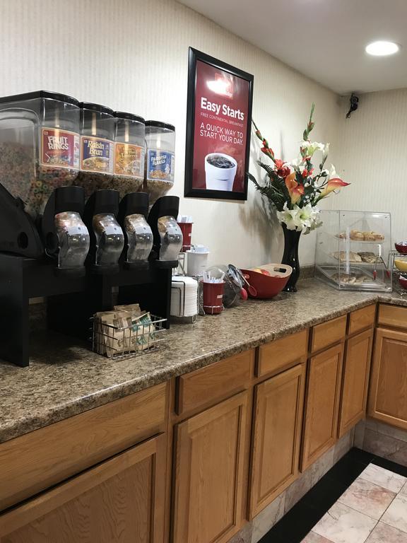 Econo Lodge Mcpherson Εξωτερικό φωτογραφία
