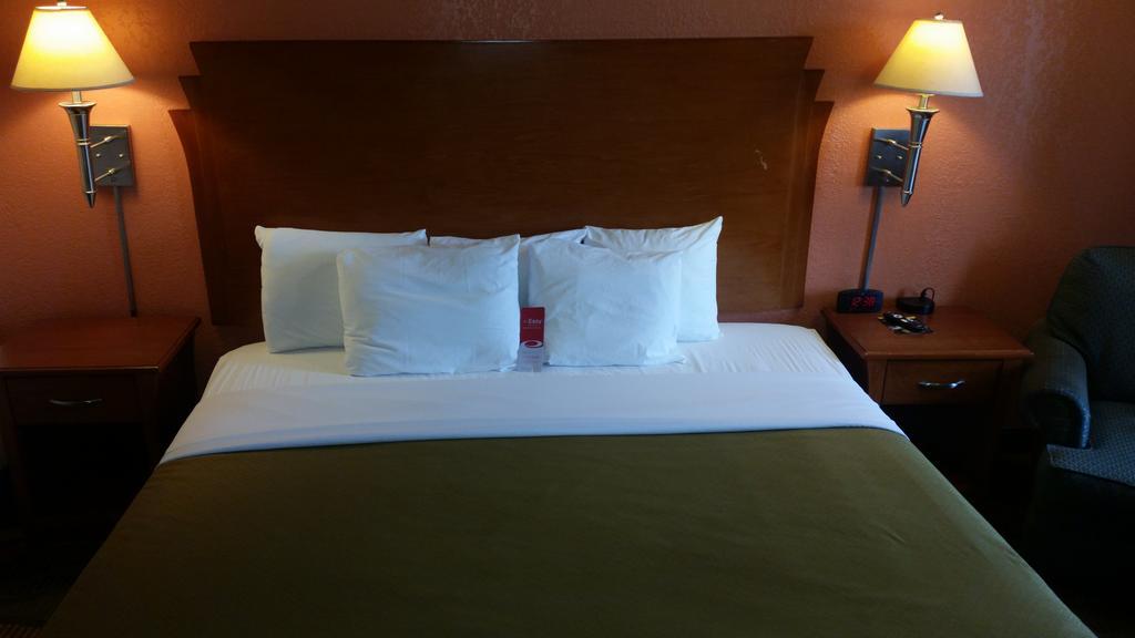 Econo Lodge Mcpherson Εξωτερικό φωτογραφία