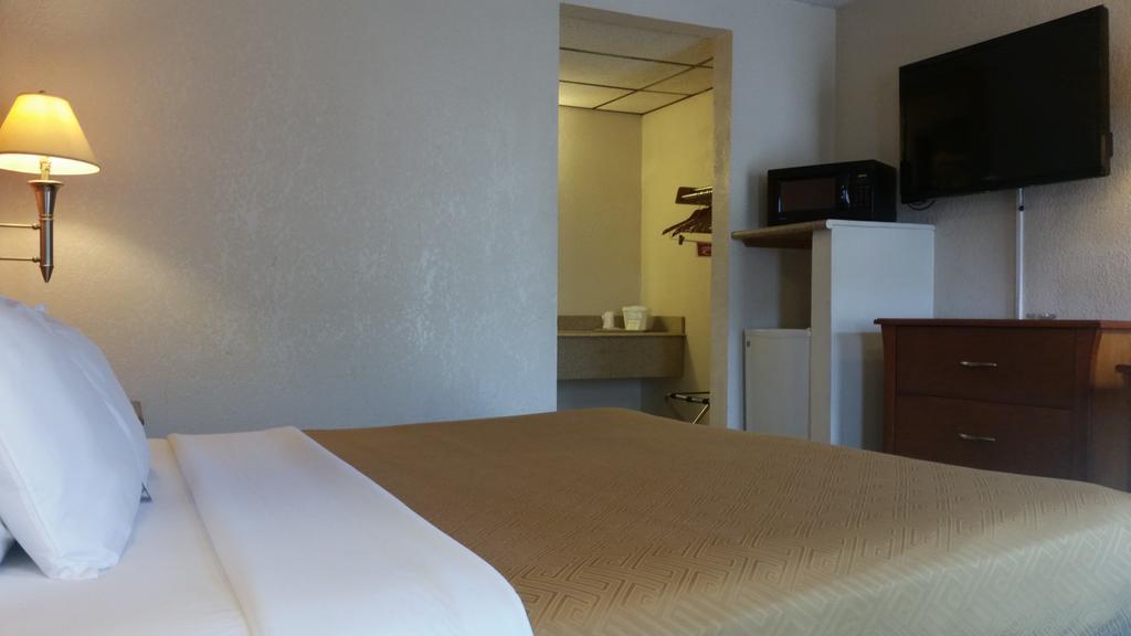 Econo Lodge Mcpherson Εξωτερικό φωτογραφία