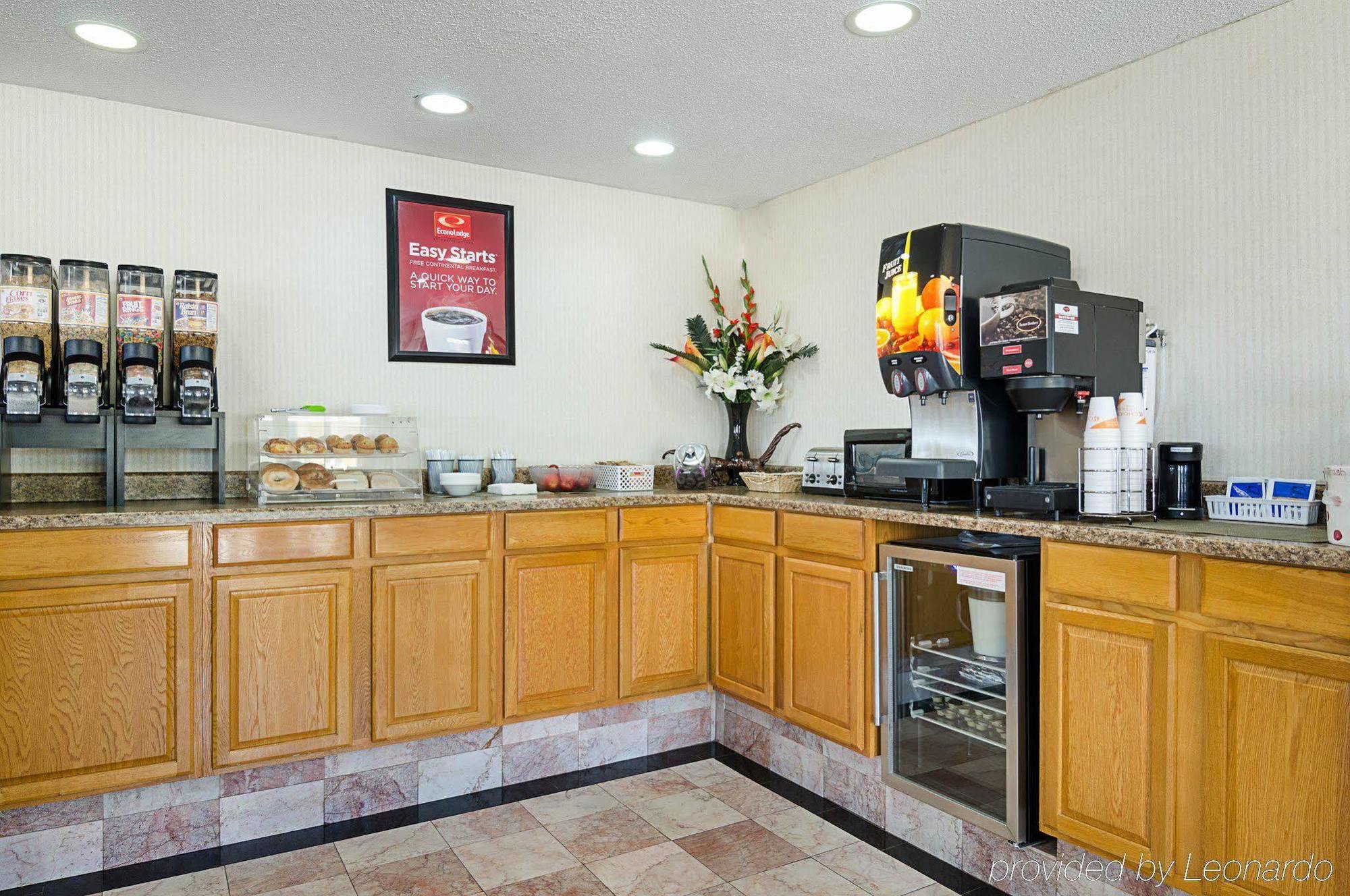 Econo Lodge Mcpherson Εξωτερικό φωτογραφία