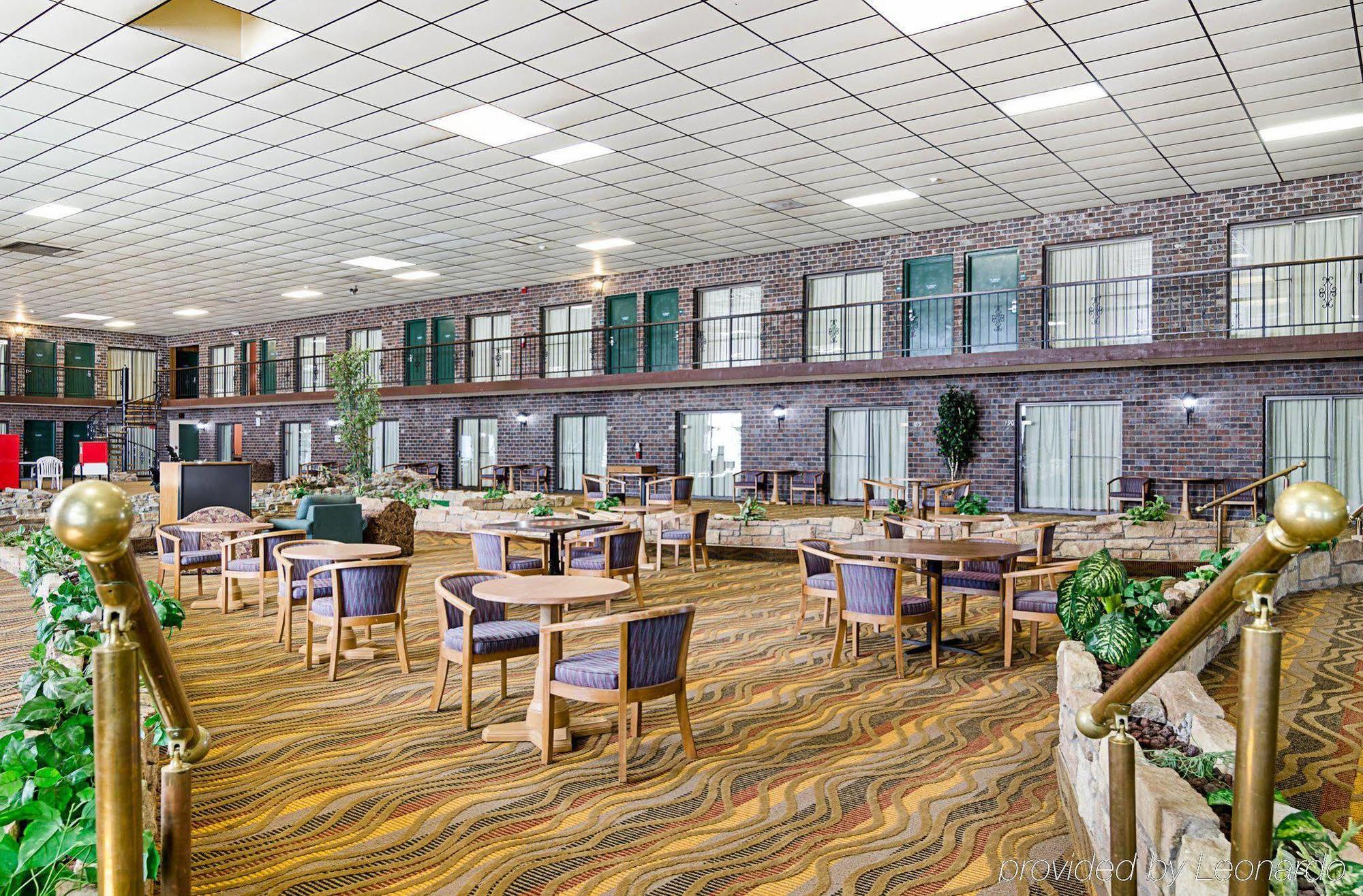 Econo Lodge Mcpherson Εξωτερικό φωτογραφία