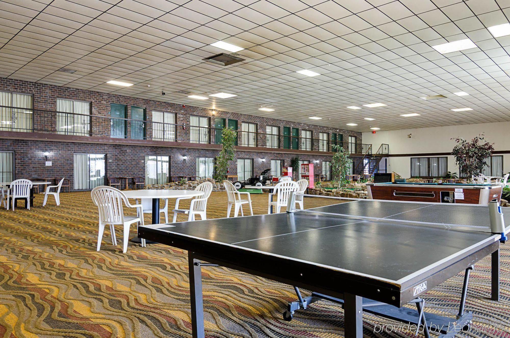 Econo Lodge Mcpherson Εξωτερικό φωτογραφία