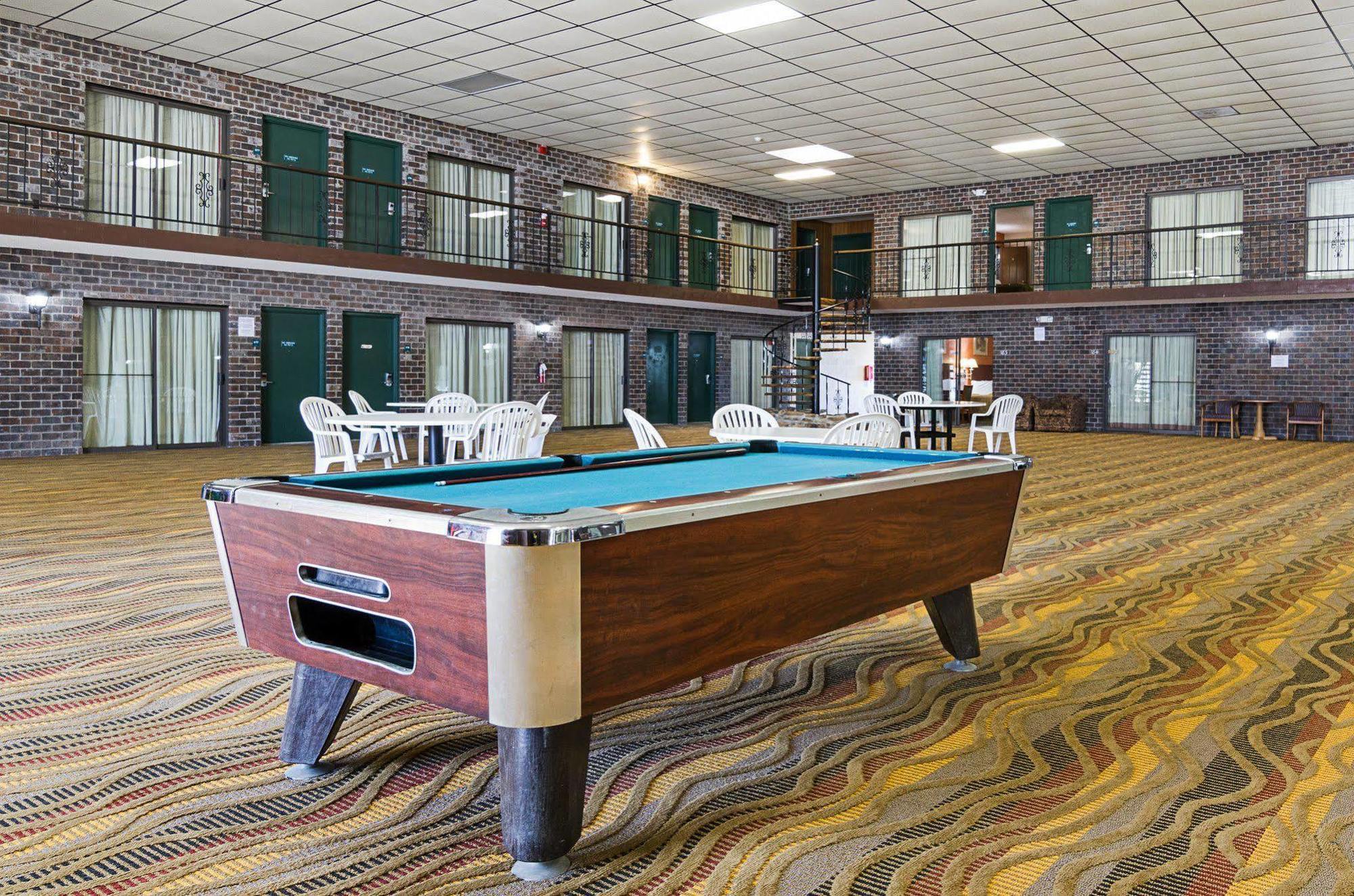Econo Lodge Mcpherson Εξωτερικό φωτογραφία